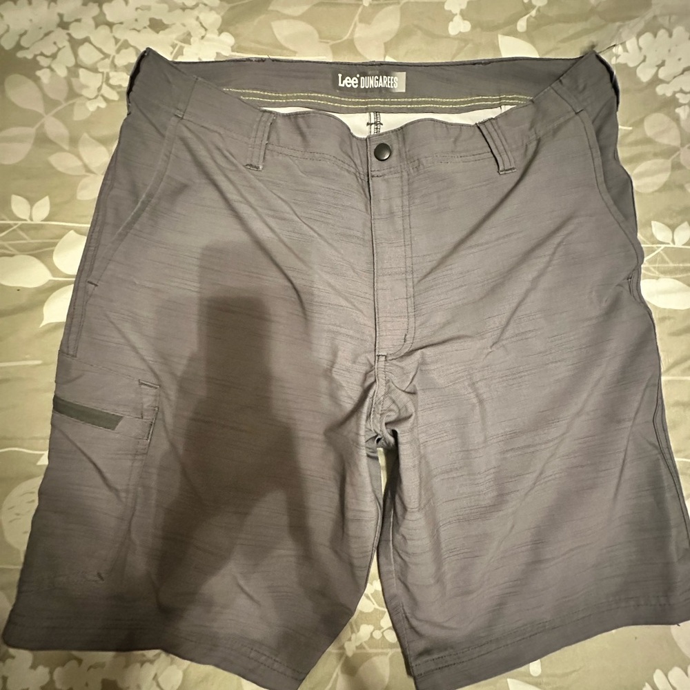 Lee Men's Cargo Shorts in Gray